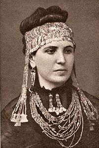200px-Sophia_schliemann_treasure.jpg